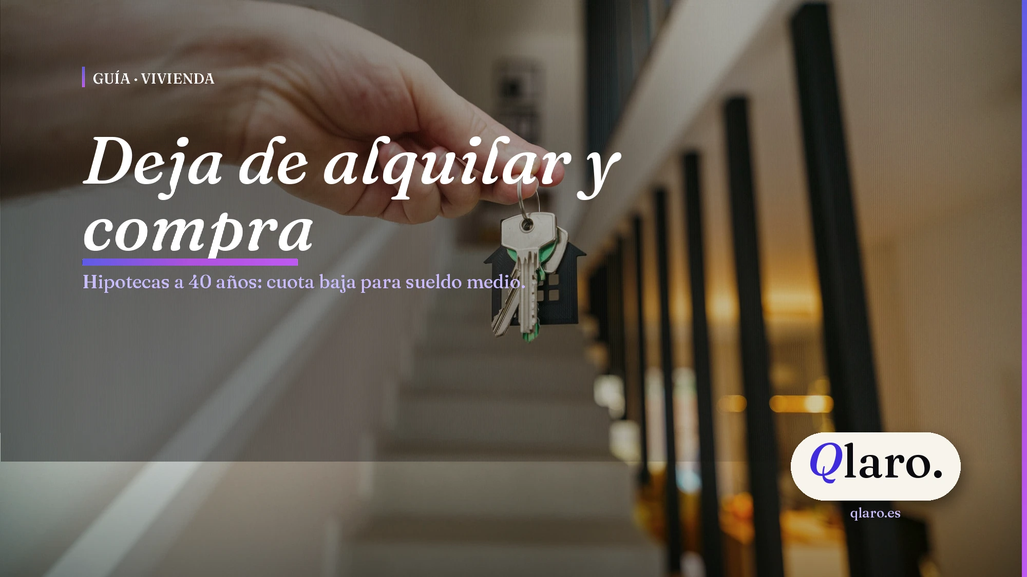 Llaves de una casa nueva en la puerta de entrada