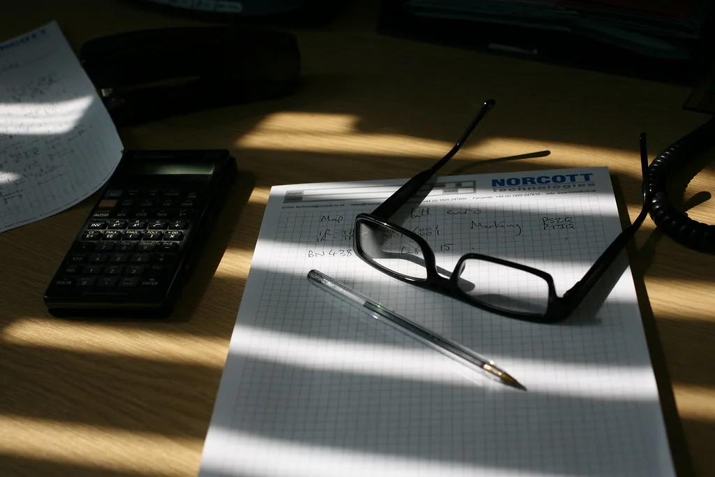 Calculadora y libreta de presupuesto — Método 50/30/20
